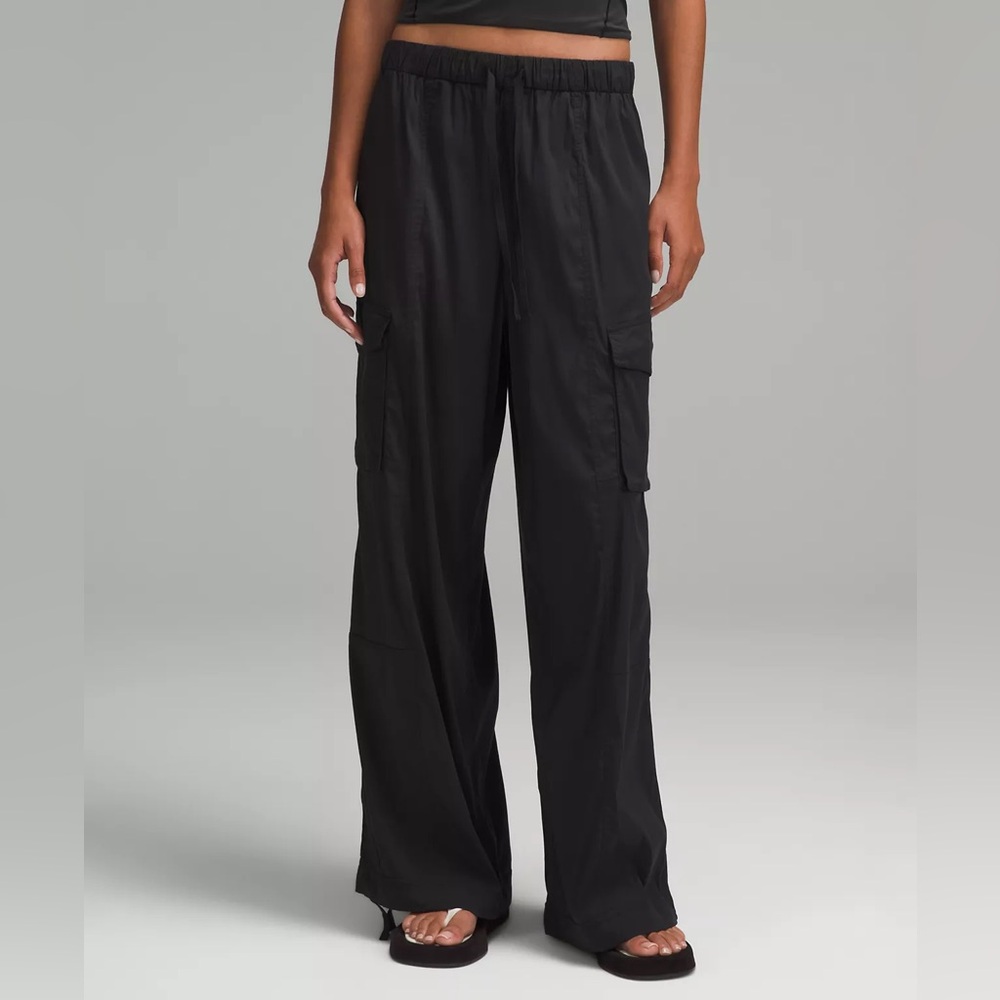 Lululemon Lightweight Adjustable Mid-Rise Cargo Pant